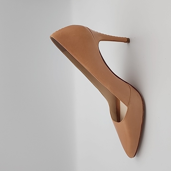 ALICE + OLIVIA Tan Pumps with Whipstitched Detail Self-covered Heels - Picture 6 of 7